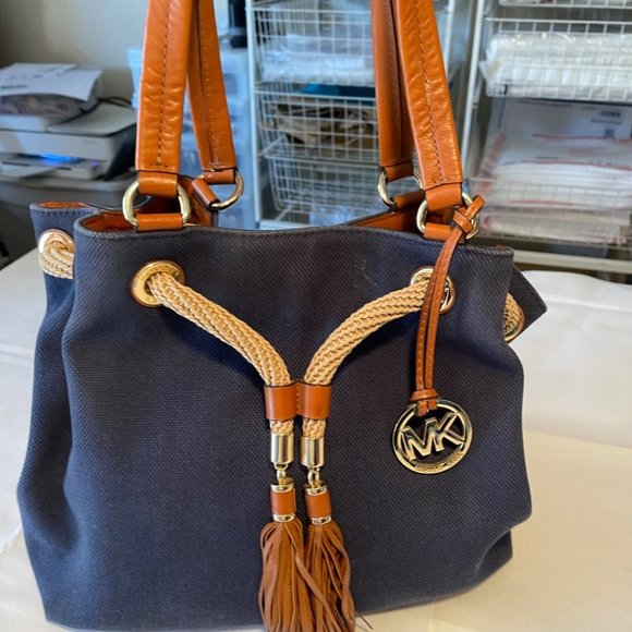 Michael Kors Marina Large Canvas Bag - Picture 2 of 11